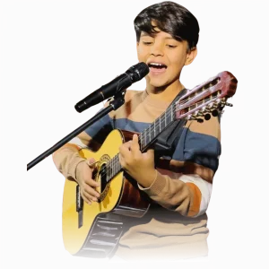 João Pedro Violeiro, conhecido como JP Violeiro, se destaca como um violeiro mirim e grande talento infantil da música raiz. Com sua viola caipira em mãos, o jovem artista de apenas 10 anos expressa sua paixão pela música sertaneja, conectando-se com a família e o público de todas as idades. Sua dedicação o consagra como uma promessa, levando adiante a tradição da autêntica música brasileira.